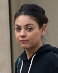 Мила Кунис - страшная Корова.