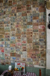 Купюрами обклеить и Бустилатом покрыть, чтобы получились моющиеся обои !