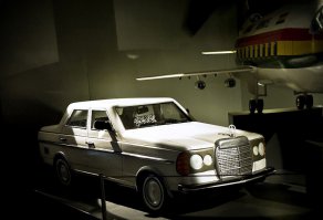 В Африке аналогичные Деревянные делают, но только гробы.