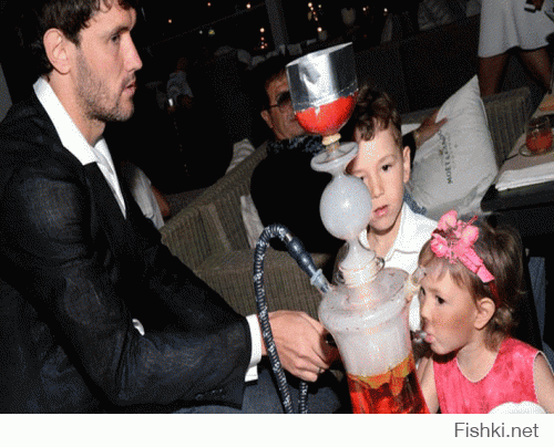 Футболист Жирков учит детей курить Кальян.