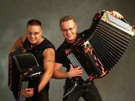 Спасение утки (5 фото) - 13 декабря 2014 14:24


БАЯН !!!