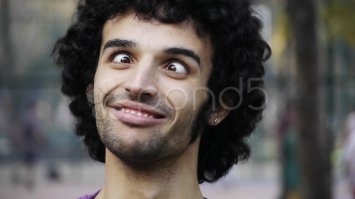 Они смотрели больше 30 секунд.