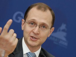 А Кириенко - всё лысее и лысее.