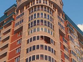 Хех через полтора года. В нашем городе прям в свежаке ветром кирпичи сдуло. Домик считается с элитными квартирками.