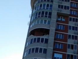 Хех через полтора года. В нашем городе прям в свежаке ветром кирпичи сдуло. Домик считается с элитными квартирками.