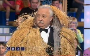 Это все фигня, вот во что приходится наряжаться Якубовичу...