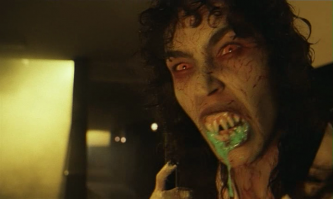 Сразу этот фильм вспомнил)))когда в детстве смотрел страшно было)))