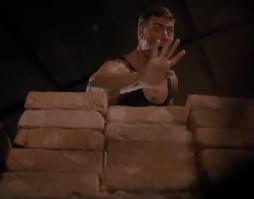 Высокоскоростная съемка. Разбивание кирпичей