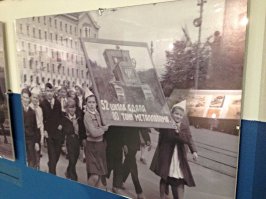 Сколько классных вещей погибли попавшись на глаза злым алчным пионэрам,учась в школе видел и новые запчасти к победам и волгам21 в металлоломе,и забирался в бокс со сданной макулатурой чего там только не было...Знать бы.
У меня тут не давно чувак купил спинки от старых железных кроватей,собирает.