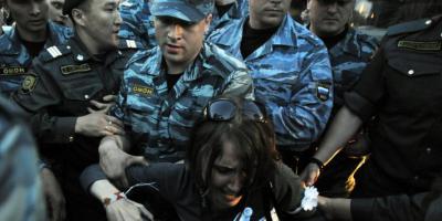 А сами лучше? В чужом глазу соринку заметили, а в своем бревна не замечаем?