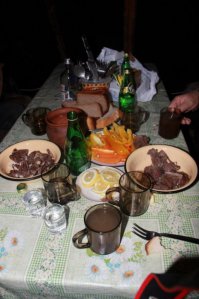 "если вошли в чум то соблюдайте традиции-говорит Шаман" Вот прям так и сказал? А после этого зачем-то на стол выставил пластиковое ведерко с ложками, ножами и вилками? Палимся, аффтар!;)