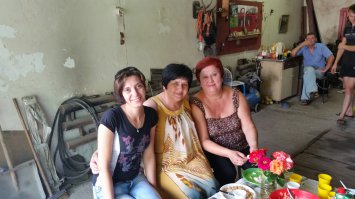 Это не поминки, а какая-то встреча друзей получилась, все такие довольные, шо просто ппц!