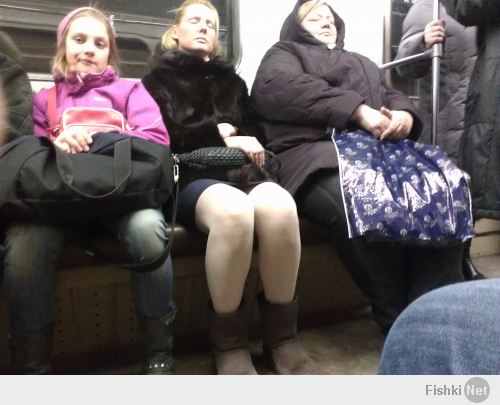 Монументальное, не значит оно не должно быть чистым! Вот парочка фото, где тут узреть красоту кроме грустных лиц и серых тонов?:)) Ах да, и наш вагон, сравните с фото выше...