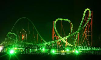 аттракцион Голиаф в Нидерландах, парк аттракционов Six Flags. Есть парочка почти вертикальных "падений". Для любителей очень острых ощущений - во время падения поднимаем ручки