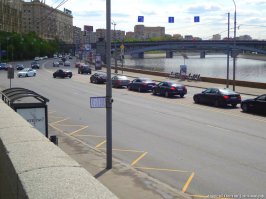 зная это место я тебе так скажу, проще было доехать на метро до баррикадной и дойти пешком до дома правительства...
а до бородинского моста идти в два раза больше чем от баррикадной до дома правительства...