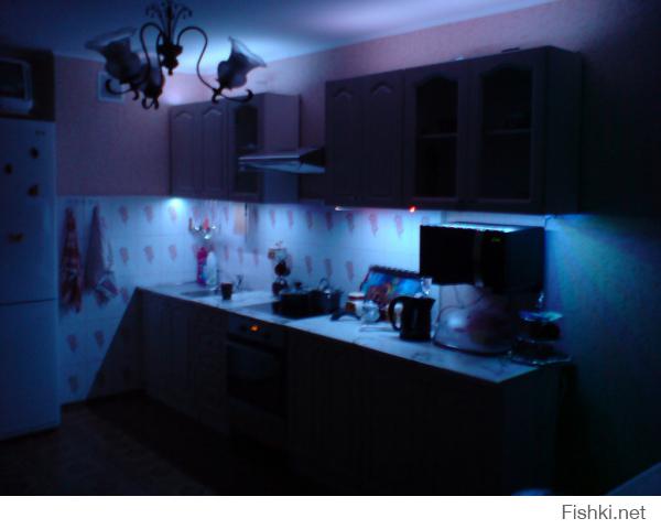 недавно на кухне у себя сделал подсветку из светодиодной ленты