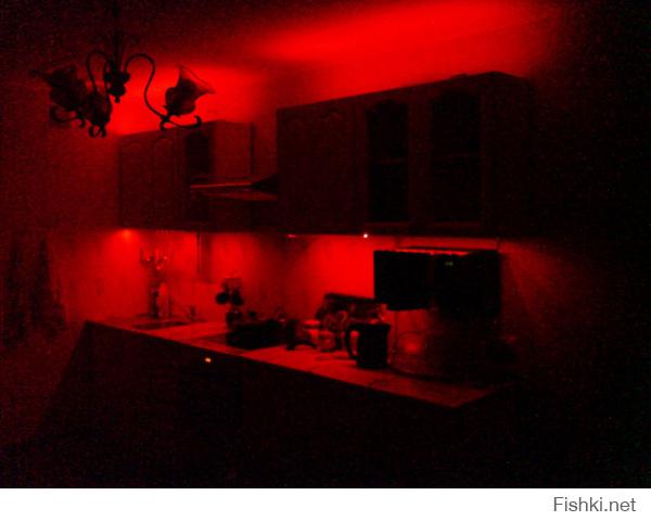 недавно на кухне у себя сделал подсветку из светодиодной ленты