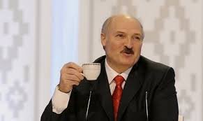 Девушки Сибири фотографируются в купальниках на снегу 