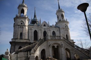 Не храм, а просто церковь. Необычная архитектура. (Владимирская церковь)