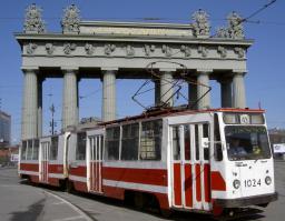 Навыпускали этих концептов, и еще навыпускают, а страна еще лет 50 будет на этих гробиках ездить! Дешевле старые подкрасить чем новые выпустить!