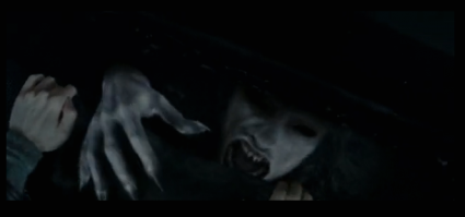 Совсем забыла ещё один яркий образ дьявола из "Дело № 39" : вот в такой маленькой славной девочке сидело(оказалось в конце) ото жутчайшее со сплошными чёрными глазами...
если честно, то мне, взрослой девушке было даже страшно смотреть, серьёзно!! - особенно ночью))