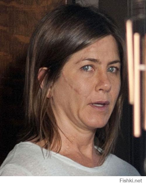 Специально для Вас!) Без фотошопа, кой-где без накладных волос-ресниц и штукатурки, с линзами, вместо живых глаз. И без "приклеенной", одинаковой на любой случай, дежурной американской улыбки)) И к тому же думающей только о себе, своих пяточках, карьере, весе... Вот ЭТО престарелое ЧФ его заставит кусать локти??? Взамен живой семьи, деток, любящей женщины???... Ну-ну)
Наслаждайтесь!)))