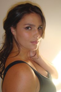 У Candice Huffine хоть живота нет!