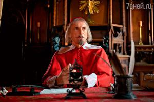 там Ришельё прикольнее, Трофимову в 1978 было 26, Лановому в 2013 79(!), Арману Жану дю Плесси́ было в то время 30 с хвостиком. :)