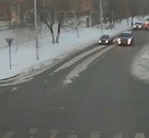 БЛИН... люди, включите HQ и смотрите на полный экран:
ещё одна история про учителя - затормозил поток, а потом специально газанул, чтобы не дать джипарю вернуться на свою полосу после обгона.