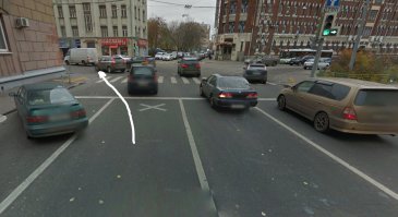 Точнее, перекрёсток с Гиляровского на Трифоновскую.
Ни знаков, ни разметки поворота не обнаружил, а это значит, поворот налево только с крайней левой полосы... которая занята под парковку. Значит срезаешь угол из третей через четвёртую в...  в любую тебе нужную, так как с право тебя никому поворачивать на лево больше нельзя :)