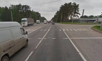 Ягуар вообще не при чём, он из полосы не выехал - лётчик в радиус не вписался. Такой вид с его стороны: