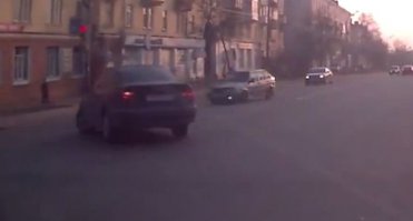 зачем скачивать? И что даёт 0,1 секунда? Факт запечатлён и секунды считать надобности нету. А если и считать, то пролететь 4 метра за 0,1 секундy это как бы и не очень послужит в оправдание.