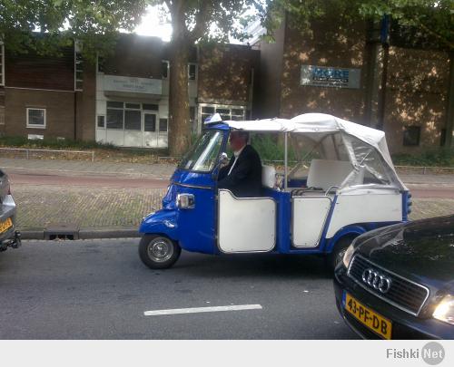 А мне по дорогам Голландии всречалось вот такое чудо-такси! :)