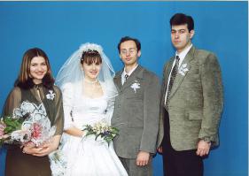 Ну не свадьба СССР, но тоже было давно. Как дураки по росту, флага и транспаранта не хватает