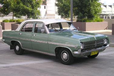 Нива- 100% не копия.

А вот Волга: Ford Premier (Holden Premier)
