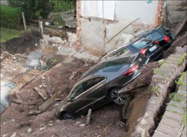 Блин, ЦеЦешку ЖАЛКО!!!!! Как серпом по яйкам.