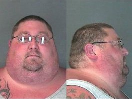 женщину хоть можно с помощью макияжа в красавитцу превратить а вот что делать со страшным мужиком?(