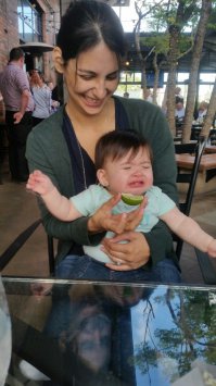 Ей бы туалетную бумагу из наждачки предложить.......