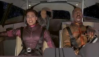 Эм... Да, вспомнил, "Плуто Нэш".
"Бруно-о-о!!!" 
Тачка, которую они угнали. Вход сзади :)