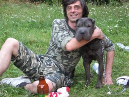 Здорово! А это мой пёс. Его зовут Антон.