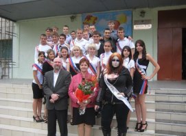 Фотографии выпускниц: "Последний звонок 2015"