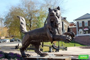 Вот эта тварь (в хорошем смысле) в 3D 
Помнится, местные попы петиции писали против установки памятника (он через дорогу от заведения РПЦ), мол олицетворяет аццкого сотону или типа того.