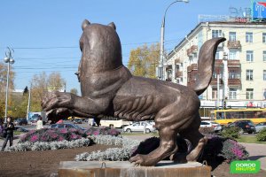 Вот эта тварь (в хорошем смысле) в 3D 
Помнится, местные попы петиции писали против установки памятника (он через дорогу от заведения РПЦ), мол олицетворяет аццкого сотону или типа того.