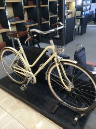 Классика! Очень нескромный...красавец...хожу мимо любуюсь)))