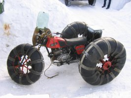 В Вологодской области болот полно, и уверяю тебя на самосвале по ним не проедешь.Можно на каракате с шинами низкого давления