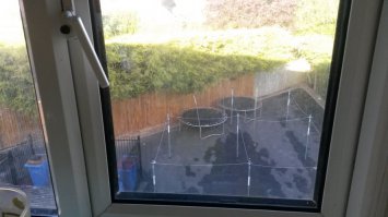 Я живу на третьем этаже трехэтажного дома, виды у меня неинтересные :)
Два окна выходят на улицу, еще два - во внутренний двор.