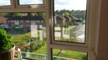 Я живу на третьем этаже трехэтажного дома, виды у меня неинтересные :)
Два окна выходят на улицу, еще два - во внутренний двор.