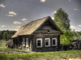 А это заброшенная деревня Пупкино, коих тысячи по России. Гордится урбанизацией может только очень недалекий человек.