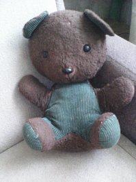Вот это моя первая мягкая игрушка.Ему около 30 лет.