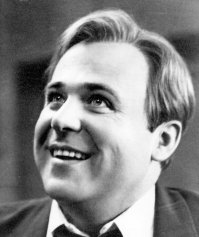 Спасибо, что напомнили!    
Надо было что-нибудь из ранних фото включить, таким его немногие видели ...